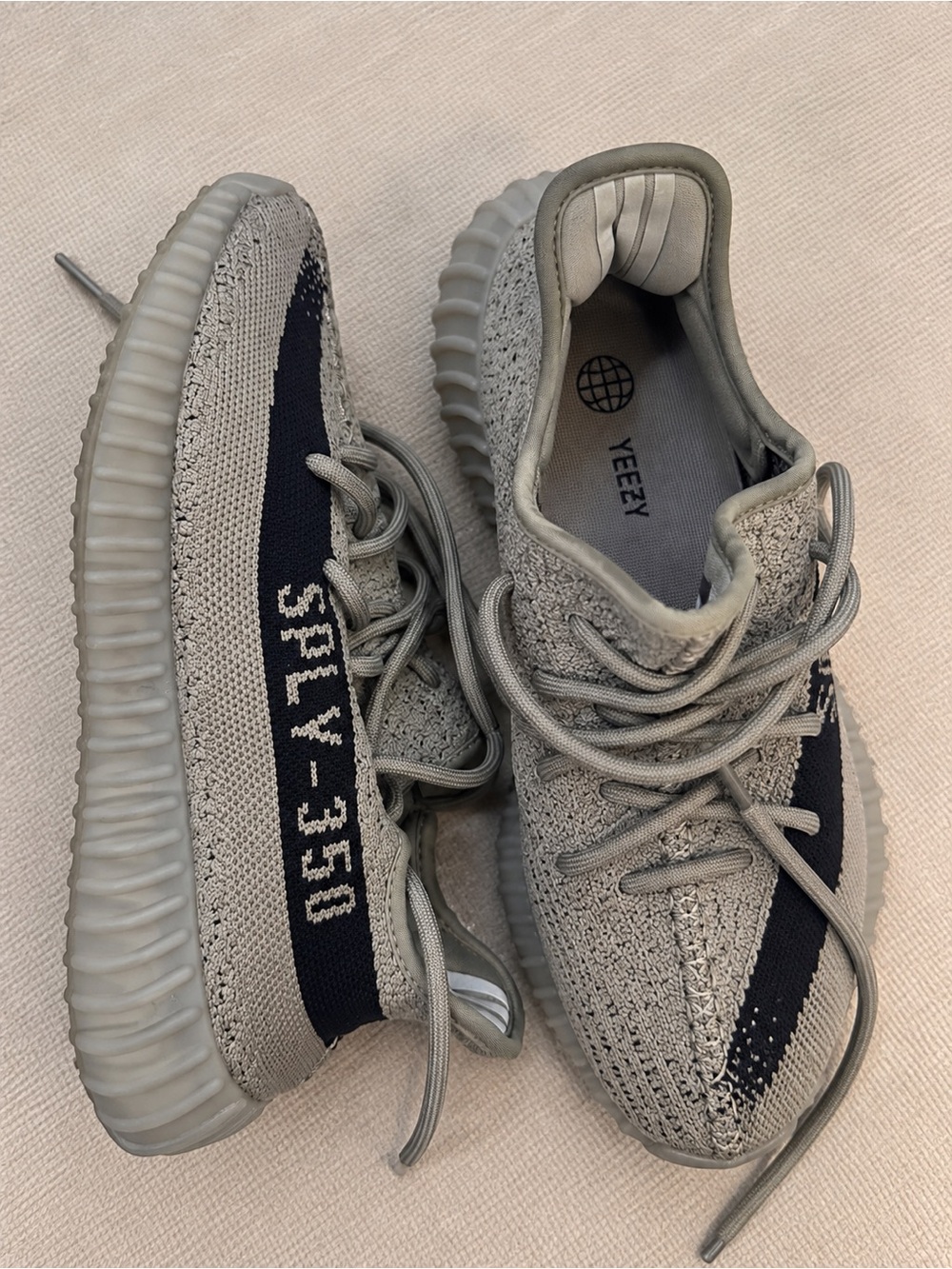 S
Yeezy 350 V2